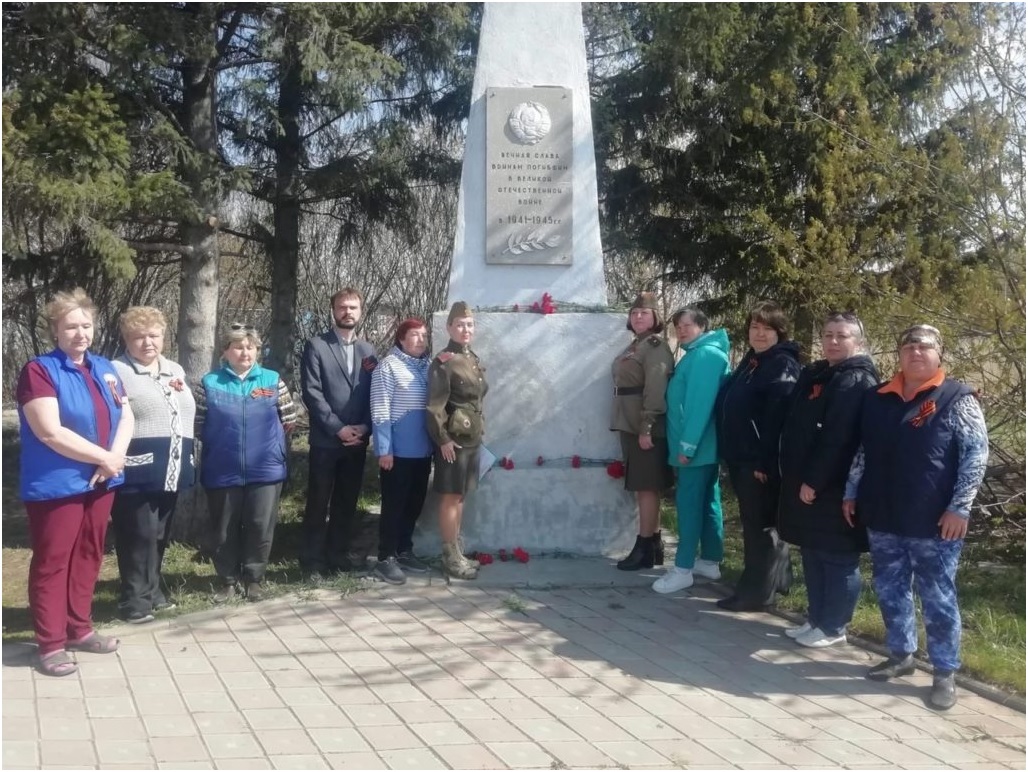 4 мая, у памятника погибших воинов в Великой Отечественной войне, состоялся митинг ко Дню Победы в микрорайоне Новоалександровка.